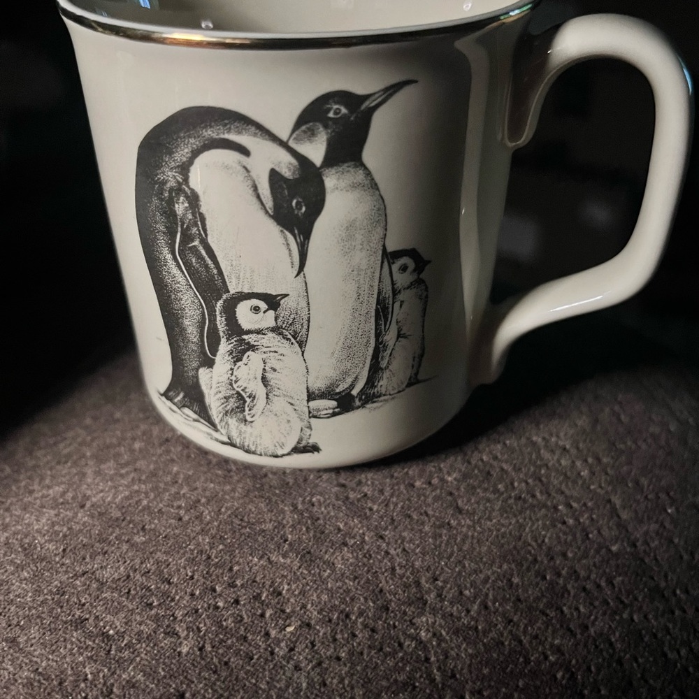 VTG Small World Greetings Penguin mug